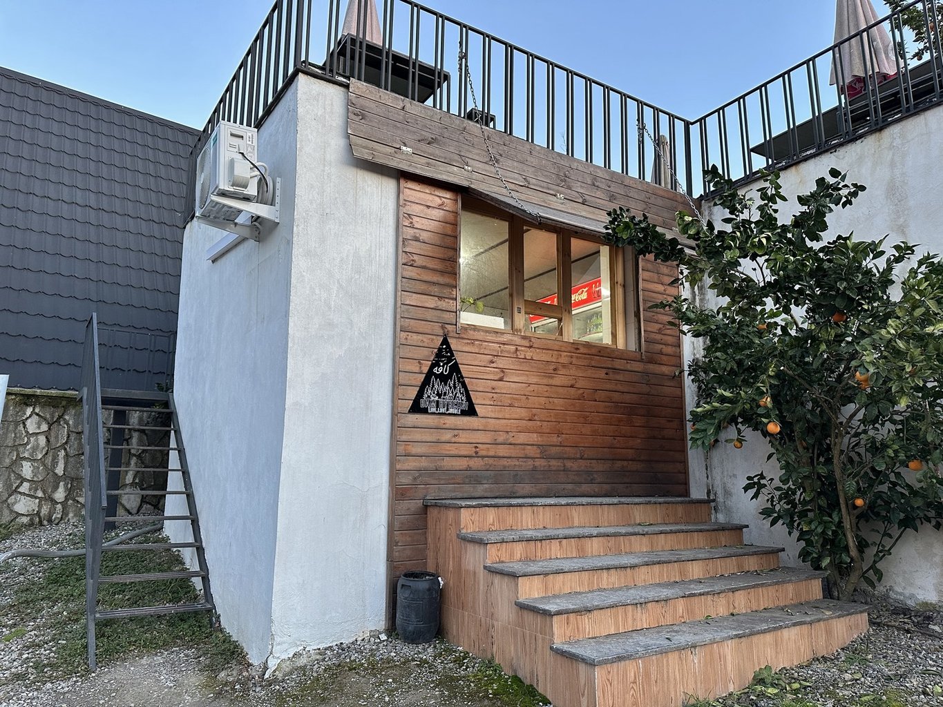 کلبه دنسه بام هیرکانی - واحد سرو