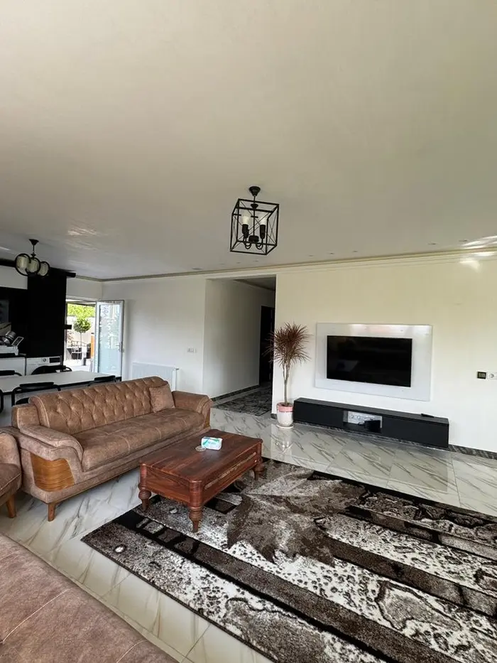 ویلا پنج خوابه استخردار آبگرم فلورنس