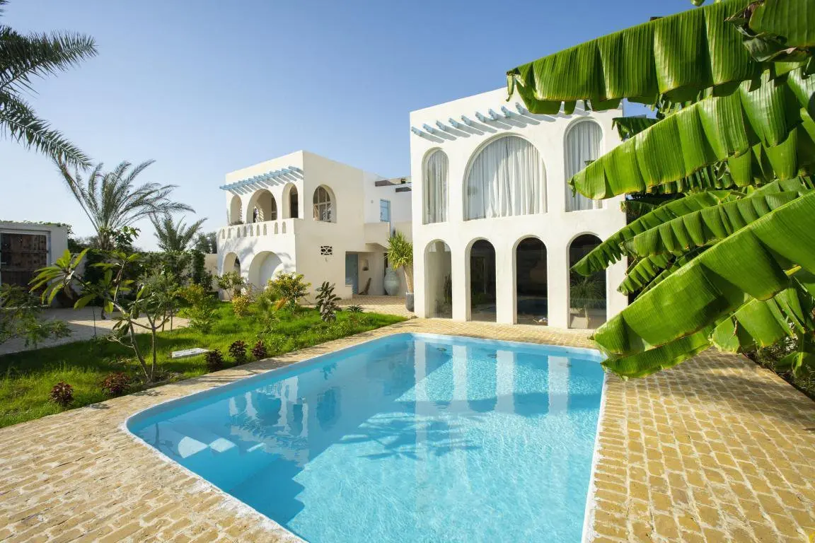 بوم گردی دوخوابه ساحلی استخردار لوار