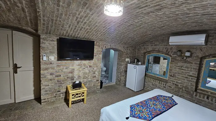 اقامتگاه سنتی ملک التجار - واحد آجری