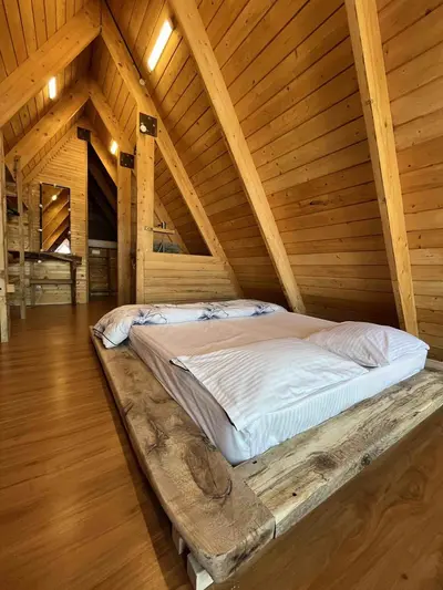 ویلا دوخوابه استخردار آبگرم چوبی دست ساز