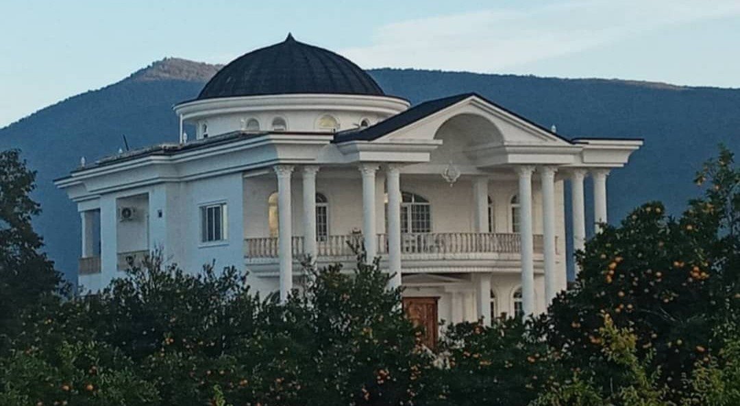 ویلا چهارخوابه عمارت استخردار آبگرم کندلوس شمالی