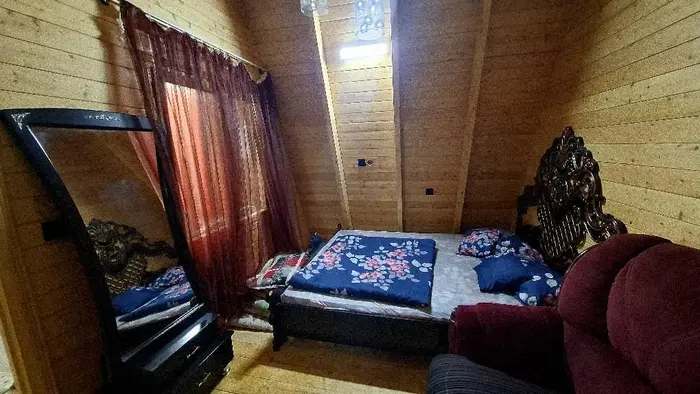 کلبه دوخوابه سوئیسی استخردار گل بانو