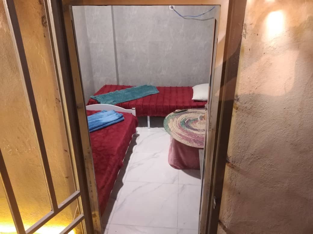 دنج - واحد قصر سرخ