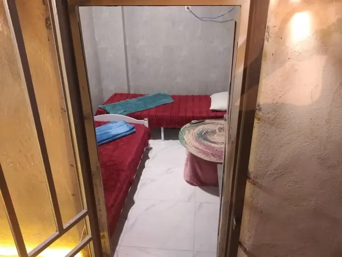 اقامتگاه سنتی دنج - واحد قصر سرخ