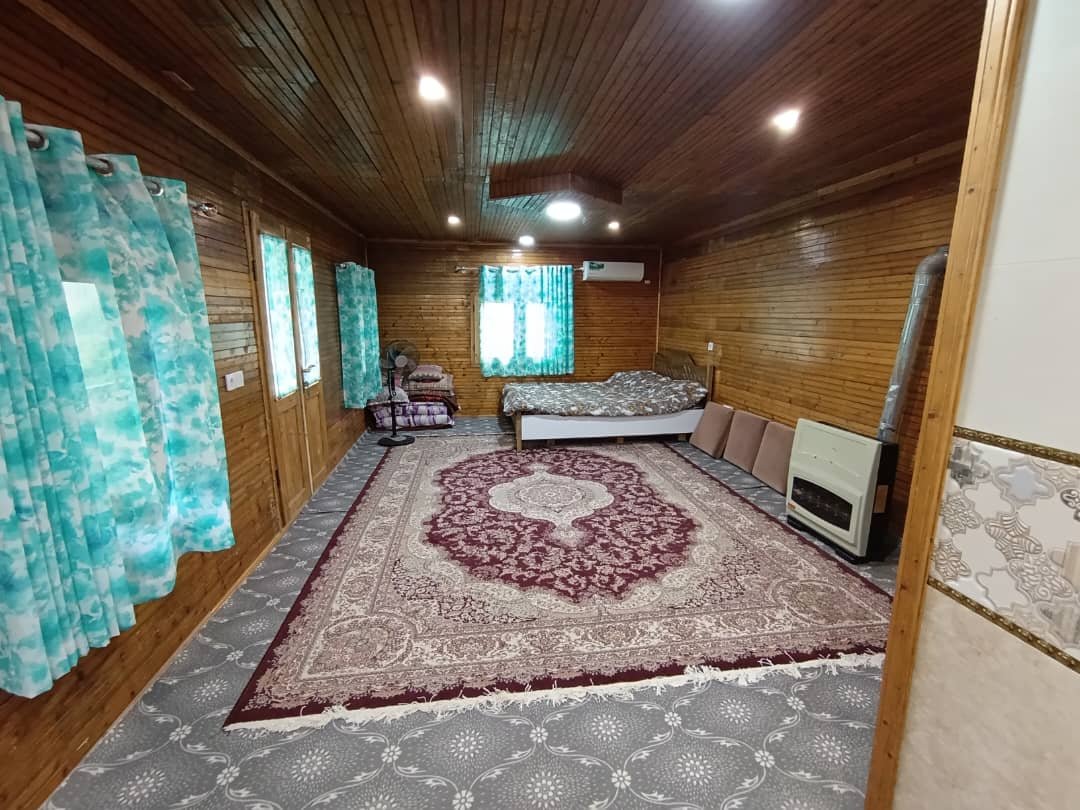 کلبه فلت جنگلی باغ گلابی