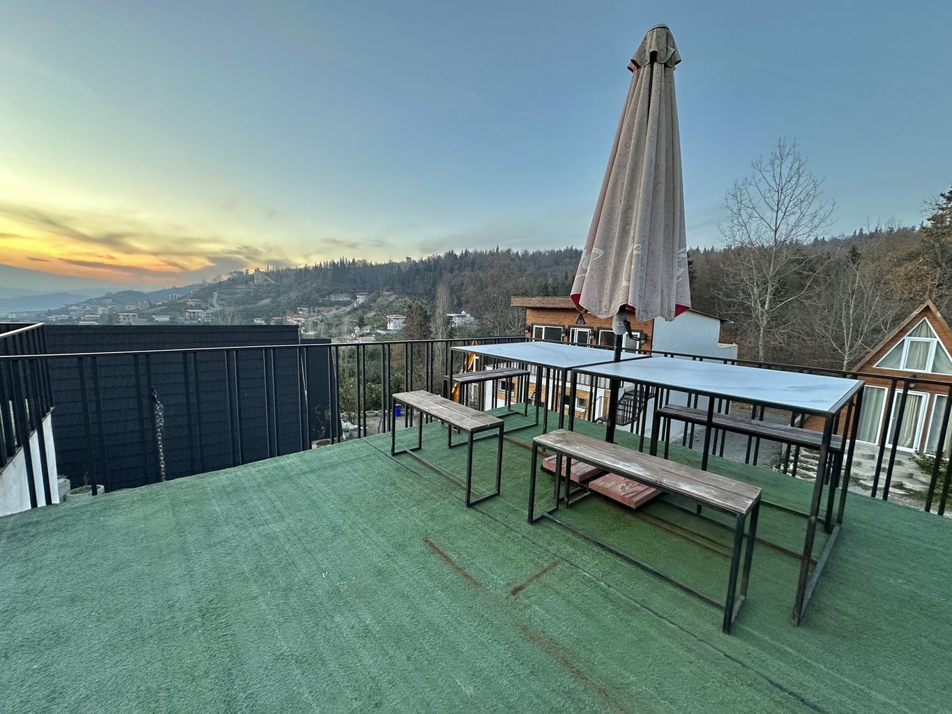 کلبه دنسه بام هیرکانی - واحد تمشک