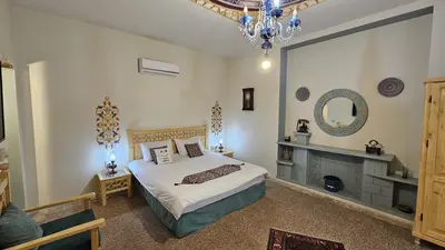 اقامتگاه سنتی ملک التجار - واحد شاه نشین