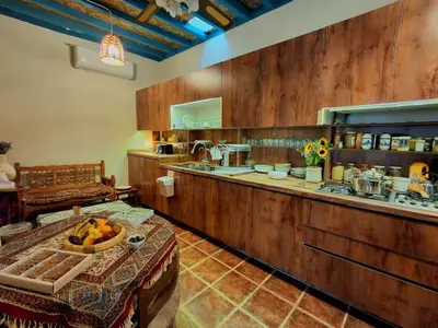 بومگردی چهارخوابه استخردار آبگرم سلونی