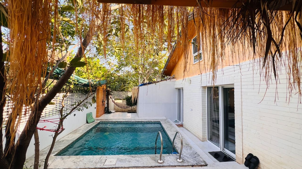 چهارخوابه استخردار آبگرم سفید