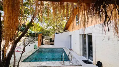 کلبه چهارخوابه استخردار آبگرم سفید