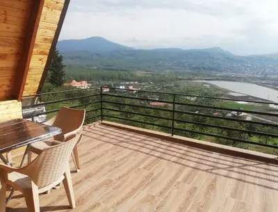 کلبه یک خوابه جنگلی سوئیسی بام بهشت۱