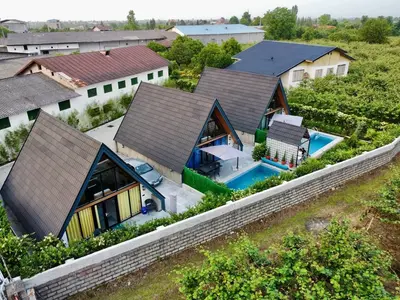 کلبه دوخوابه سوئیسی گاردن ویلا 1