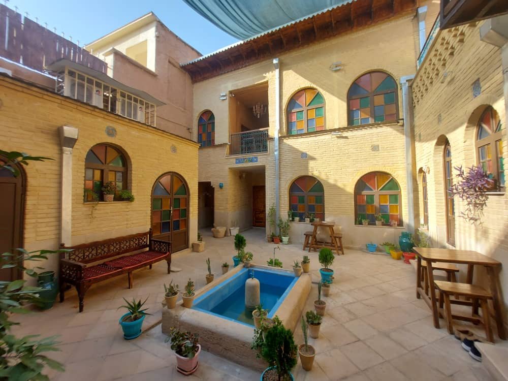 یادمان - واحد آذین