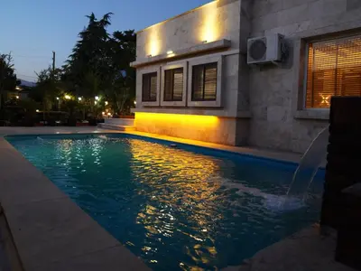 ویلا سه خوابه استخردار آبگرم طاووسیه 1