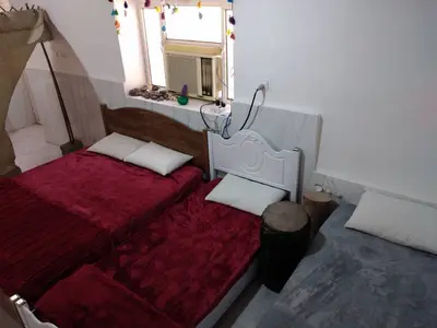 اقامتگاه سنتی دنج - واحد ماجرای رنگی