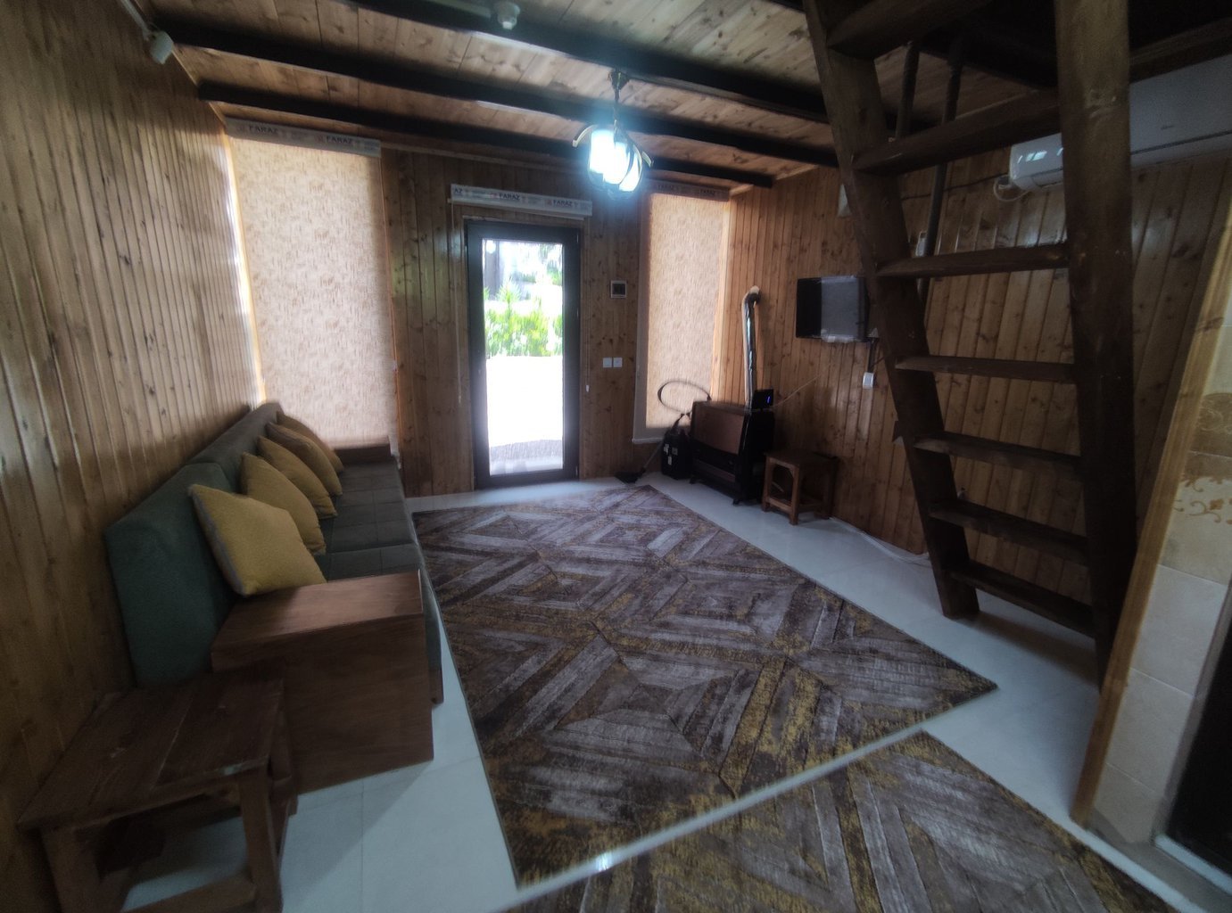 کلبه یک خوابه جنگلی بزچفت توسکا