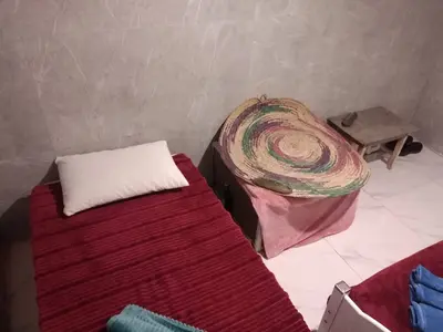 اقامتگاه سنتی دنج - واحد قصر سرخ