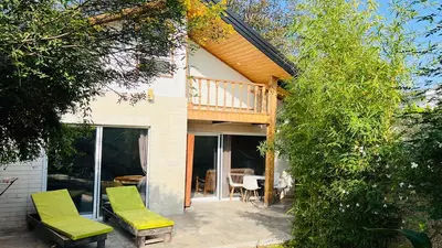 کلبه چهارخوابه استخردار آبگرم سفید