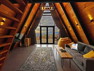 کلبه یک خوابه سوئیسی استخردار آبگرم اوپه واحد تی تی