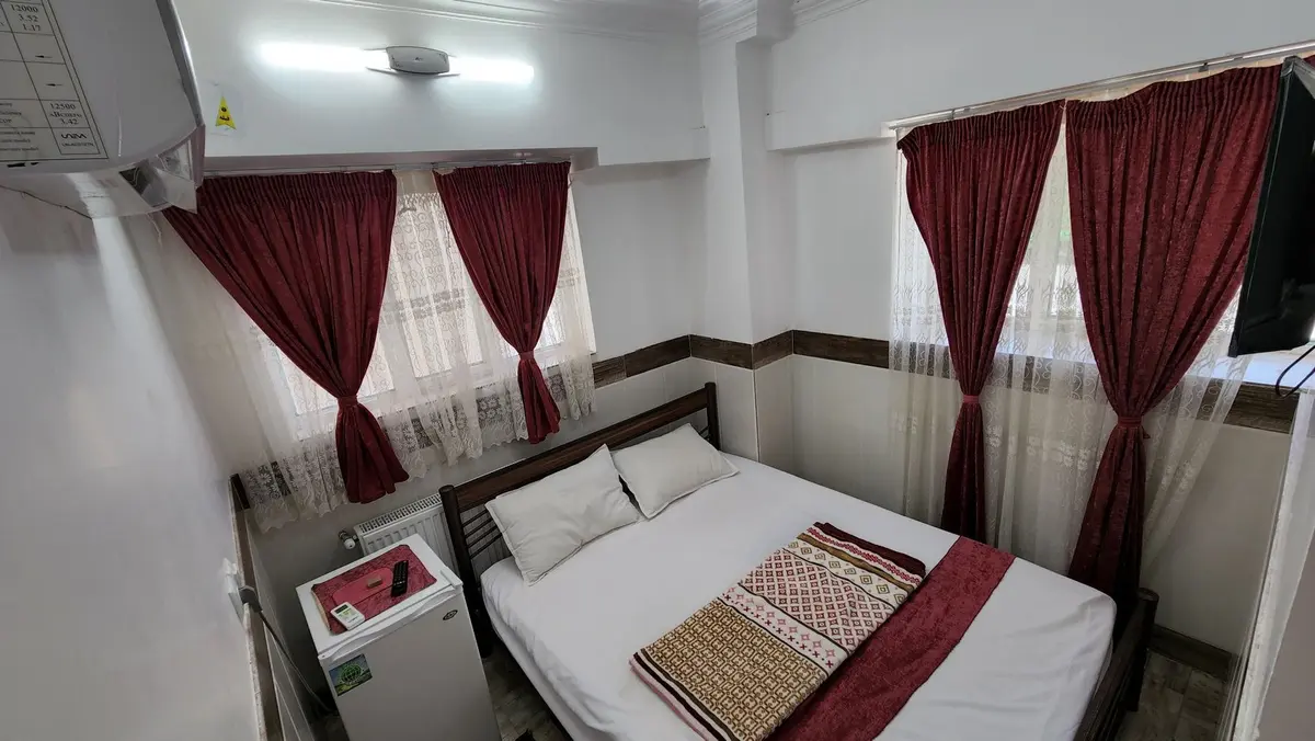 مسافرخانه شریف - واحد دوتخته دبل