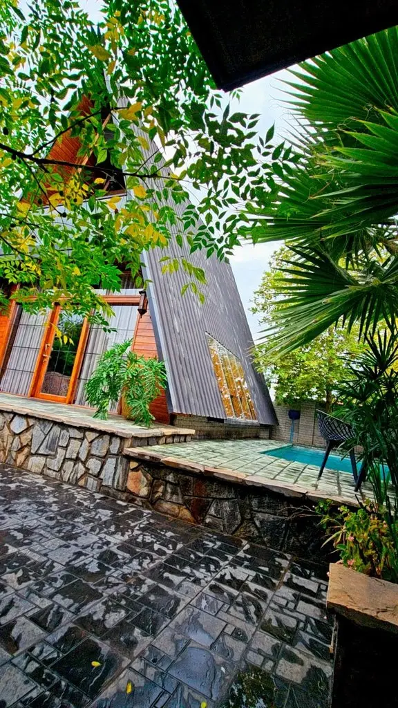 کلبه دوخوابه سوئیسی استخردار آبگرم سنجد