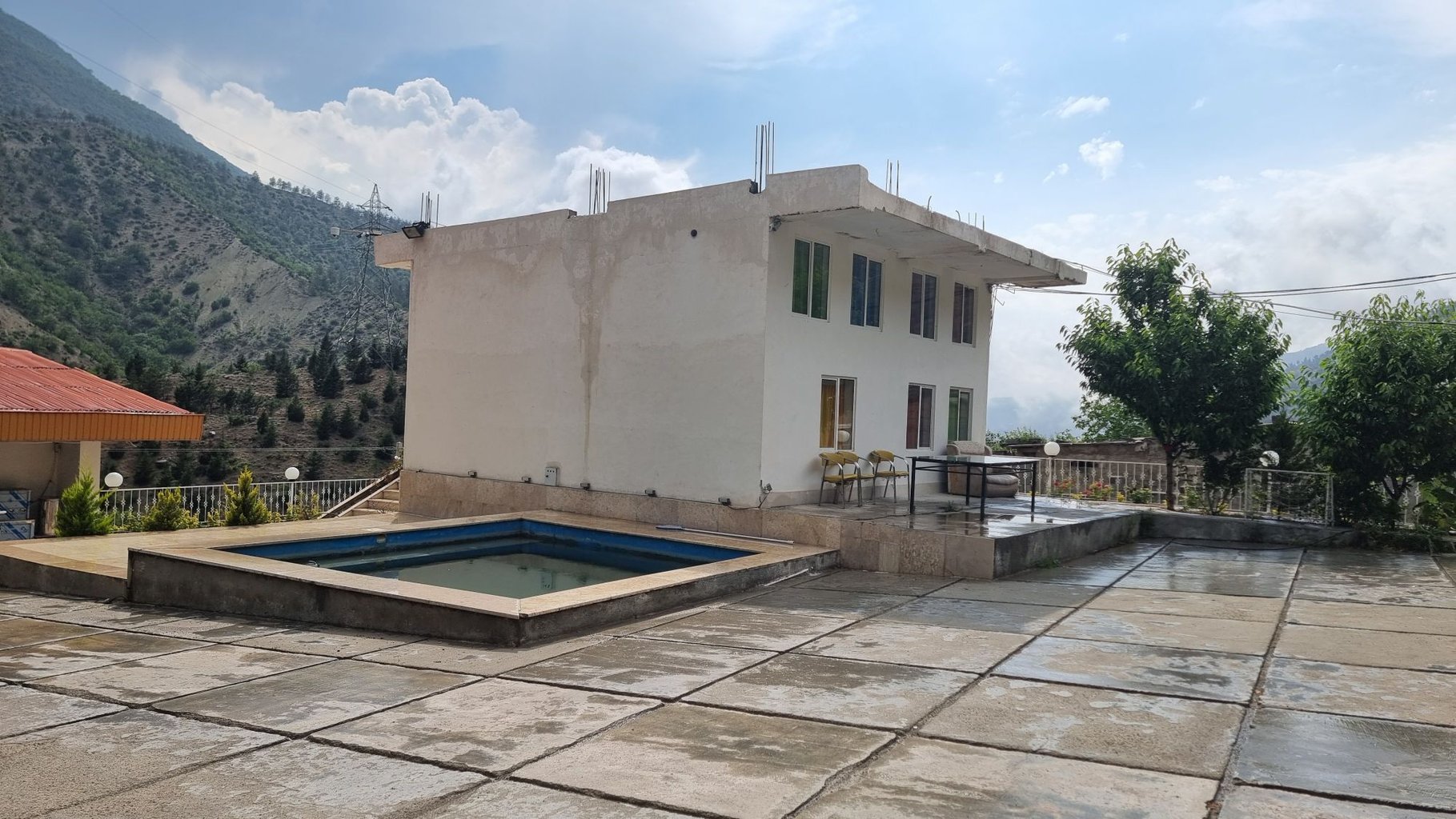 ویلا دوبلکس پنج خوابه جاده کجور - ضلع شرقی ساختمان