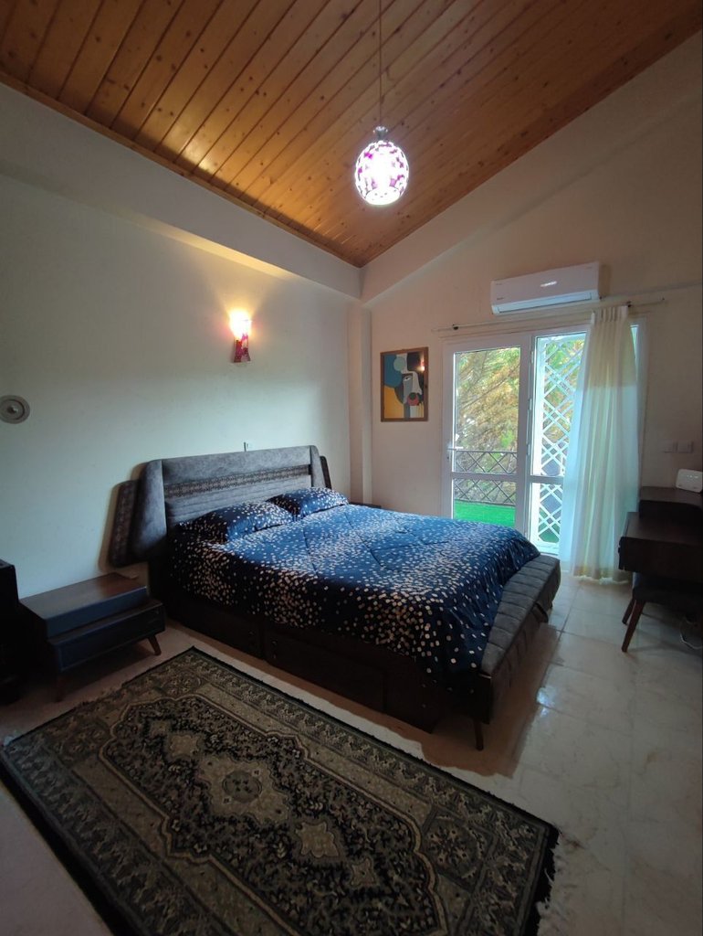 عمارت لوکس جنگلی استخردار ارغوان