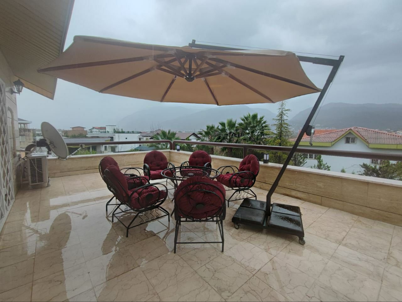 عمارت لوکس جنگلی استخردار ارغوان