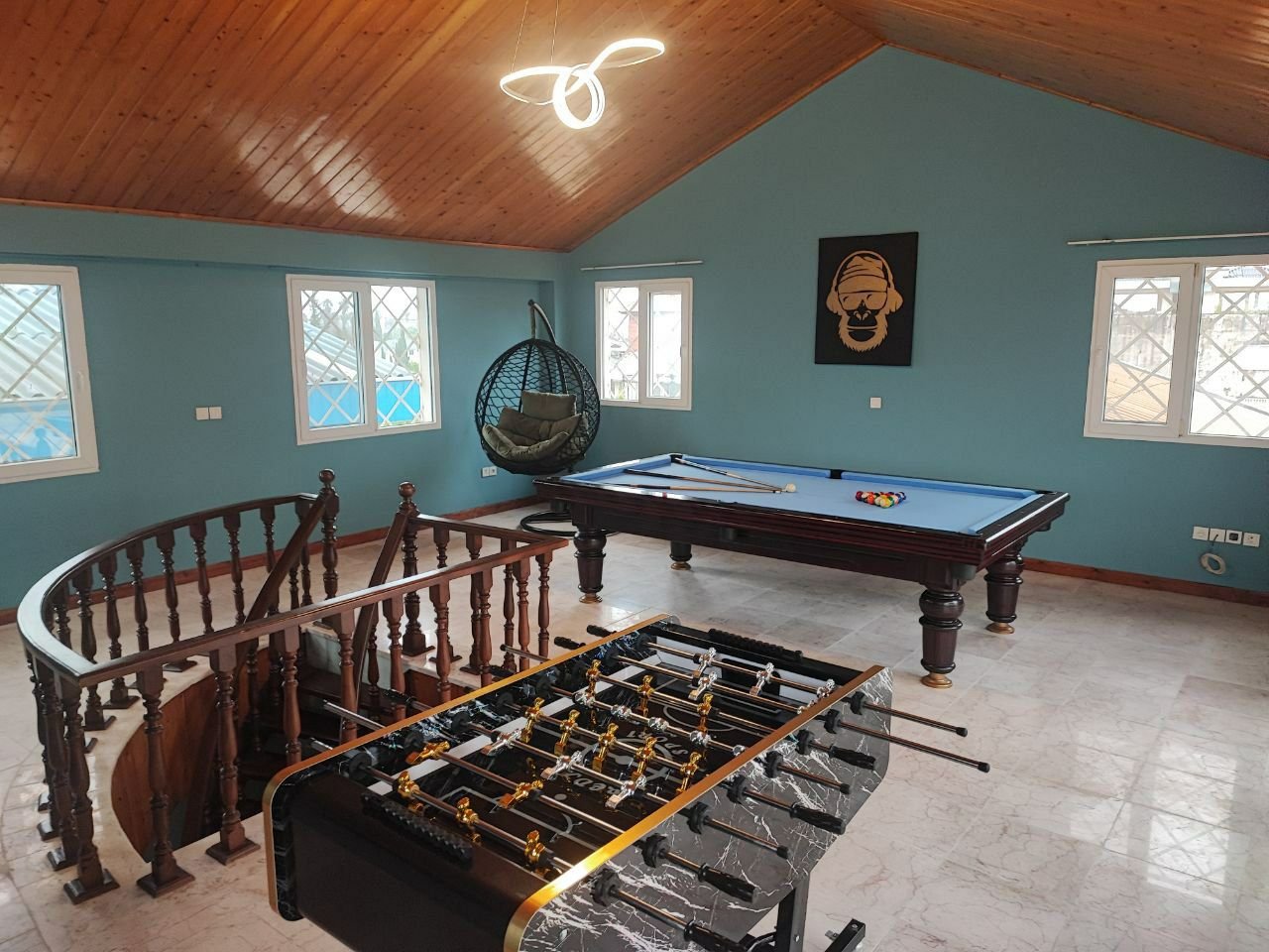 عمارت لوکس جنگلی استخردار ارغوان