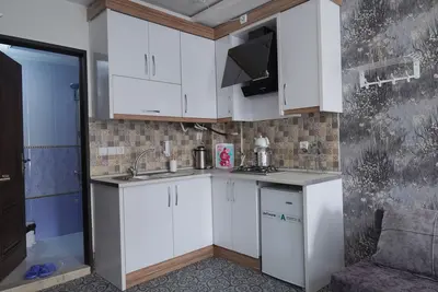 مسافرخانه فروغ هشتم - واحد ۱۰۲