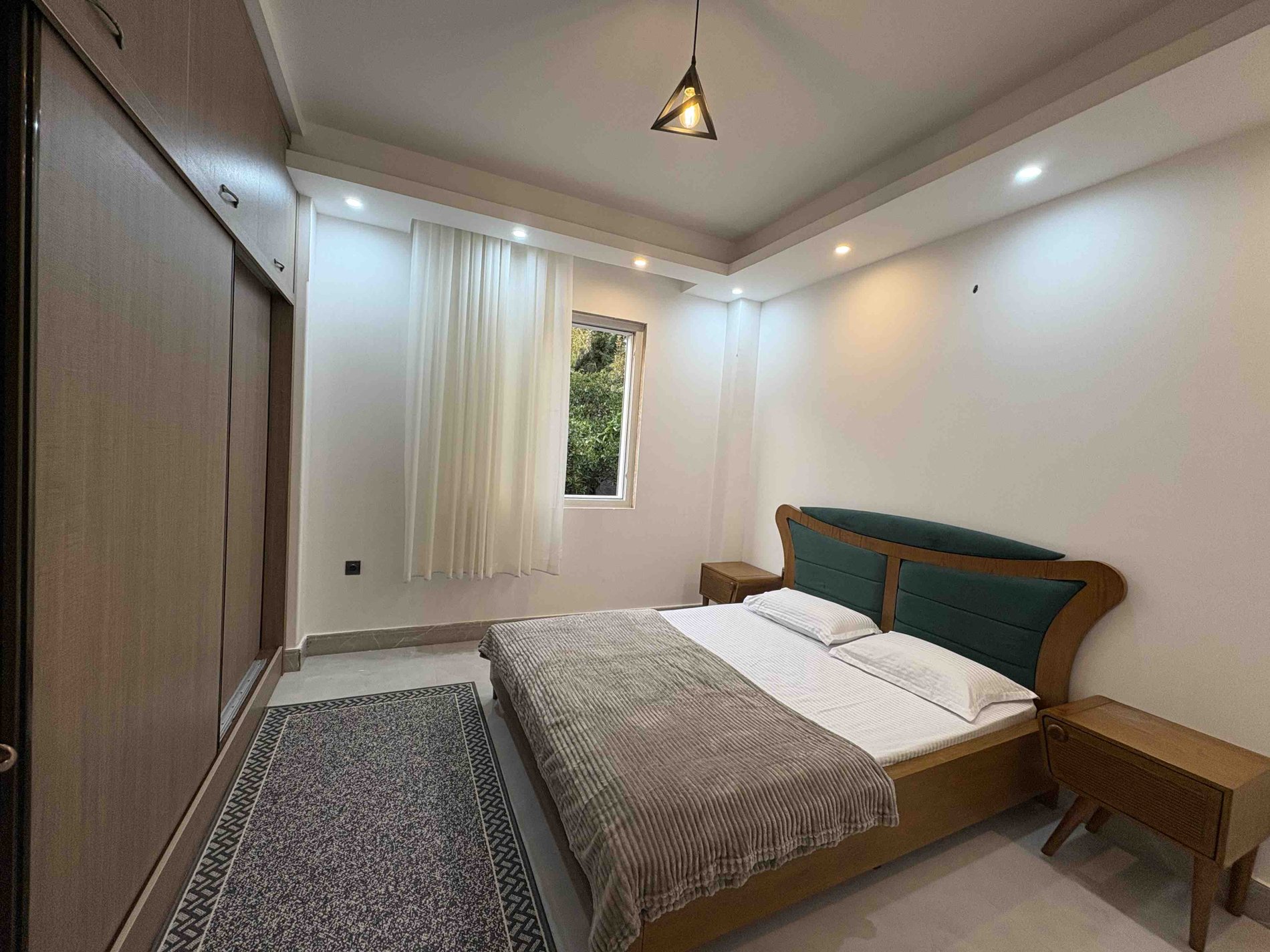 دوخوابه خانه باغ معین