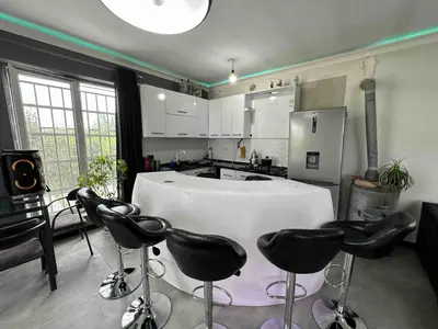 ویلا دوخوابه استخردار عمارت باغ ایون