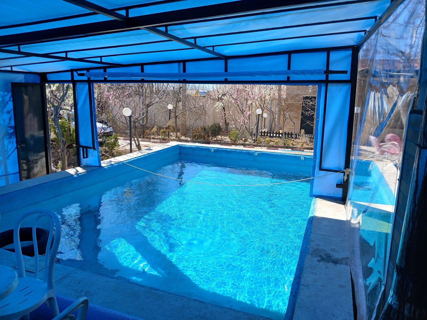 دوخوابه استخردار شادی - استخر