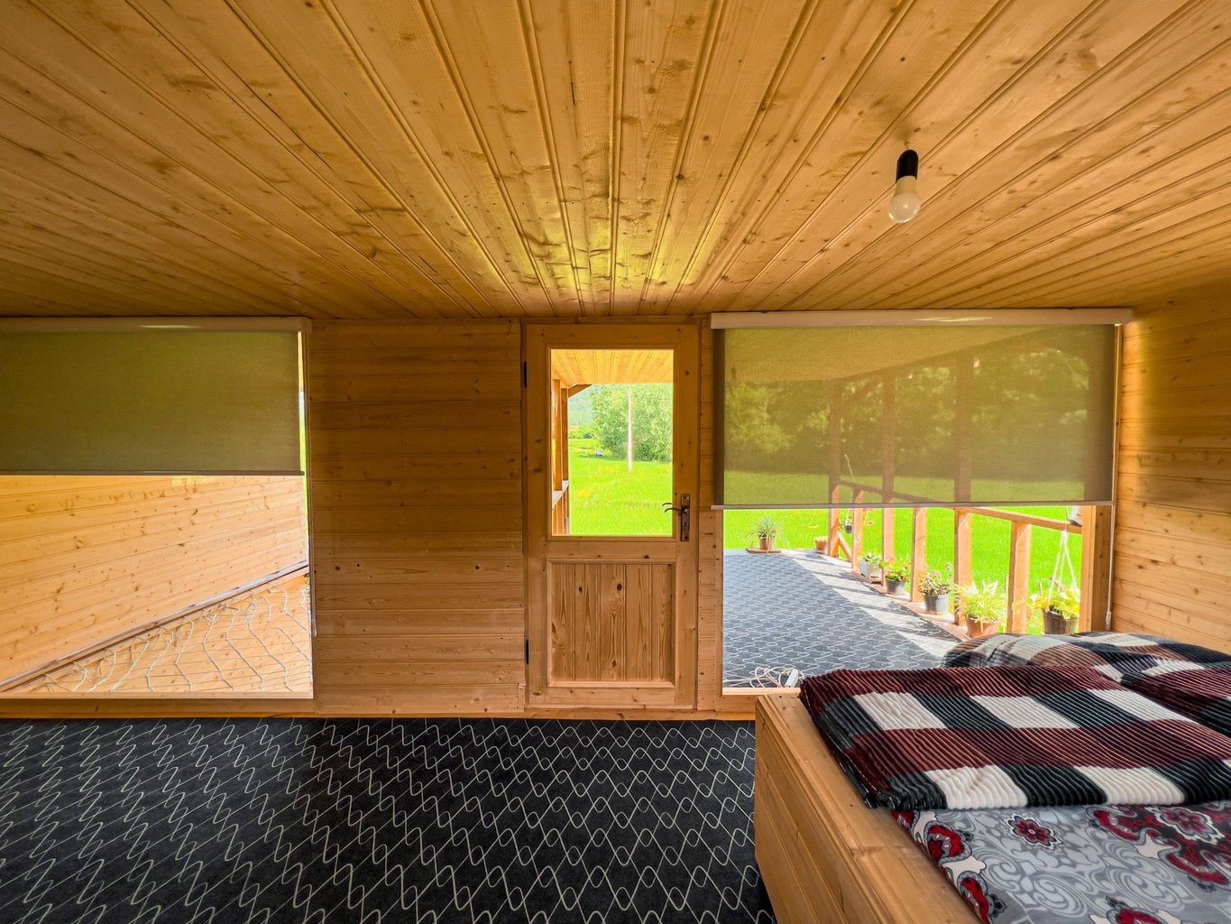 کلبه یک خوابه جنگلی چوبی جکوزی دار سراگاه