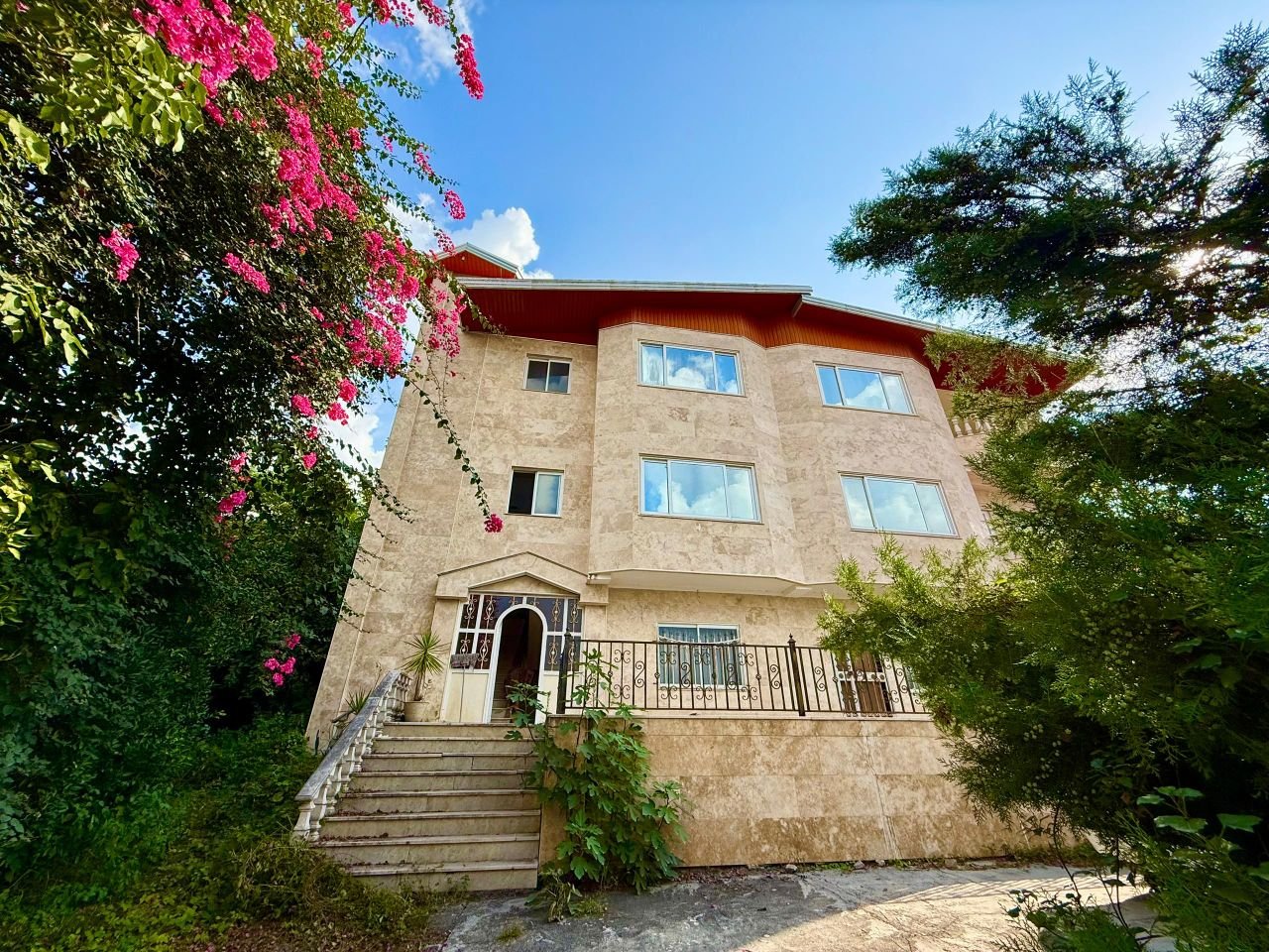 آپارتمان سه خوابه ارغوان 2