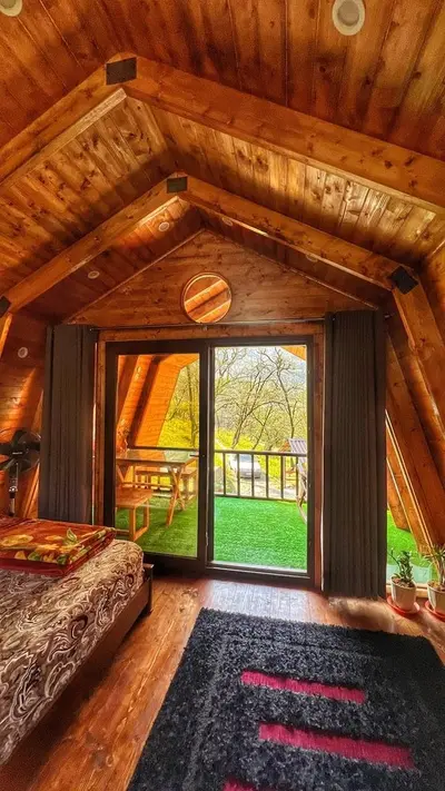 کلبه یک خوابه سوئیسی جنگلی نیما