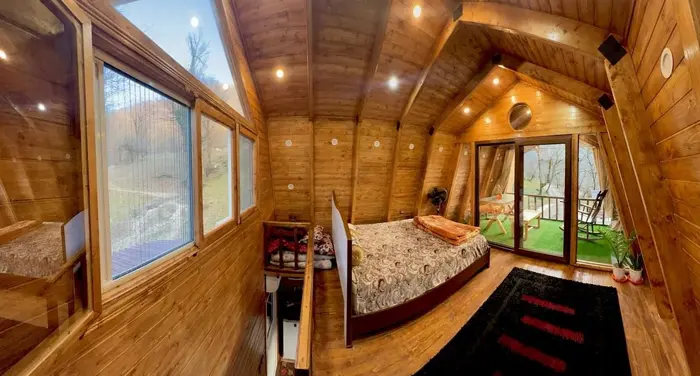 کلبه یک خوابه سوئیسی جنگلی نیما - اتاق خواب