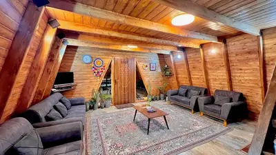 کلبه یک خوابه سوئیسی جنگلی نیما