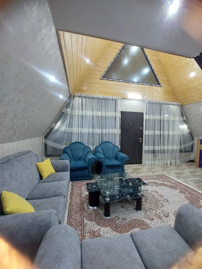 کلبه یک خوابه سوئیسی گل رز