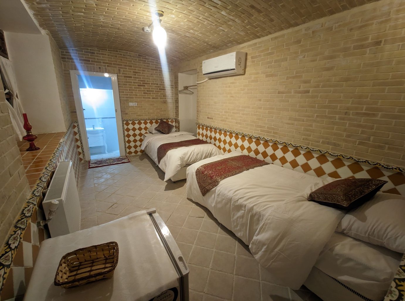 بومگردی عمارت سران - واحد بهار