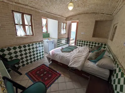 بومگردی عمارت سران - واحد گلمرغ