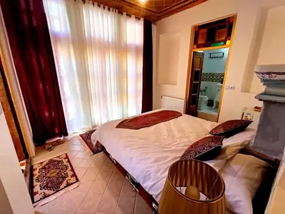 بومگردی عمارت سران - واحد شاه‌نشین 2