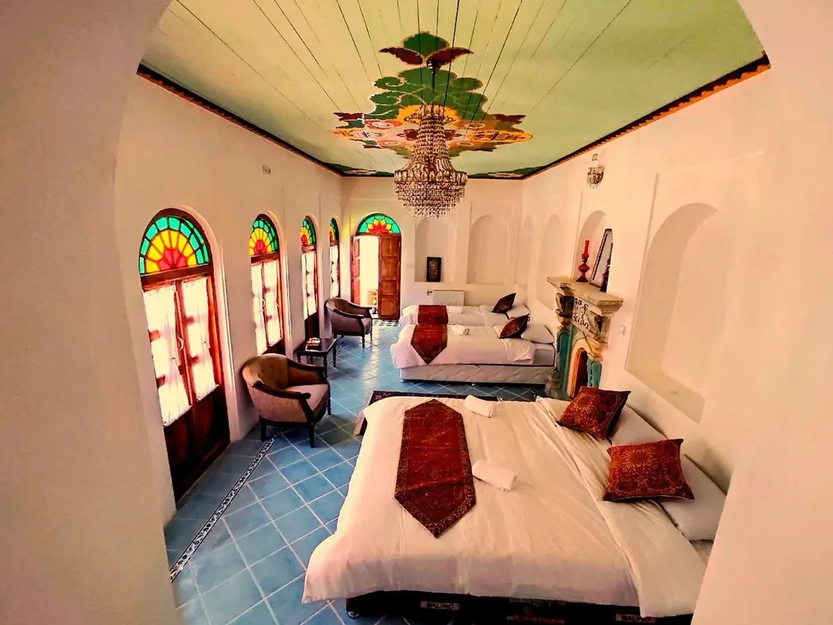 بوم گردی عمارت سران - واحد پنج دری