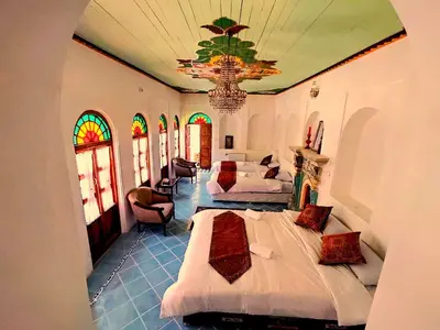 بومگردی عمارت سران - واحد پنج دری