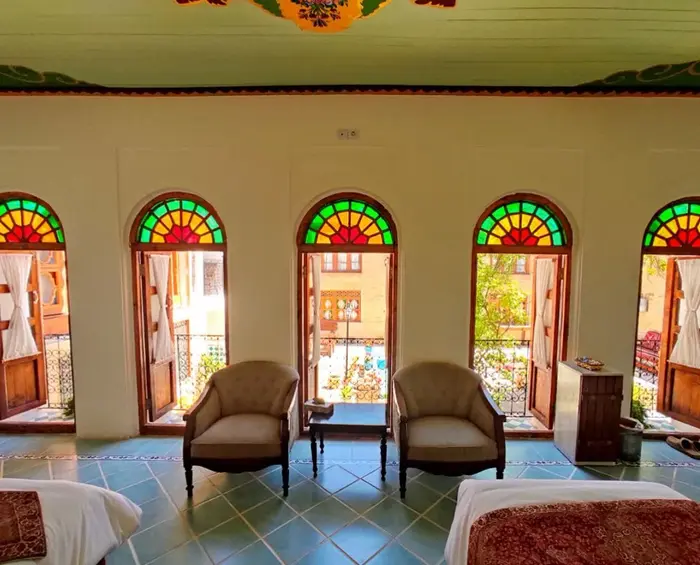 بوم گردی عمارت سران - واحد پنج دری