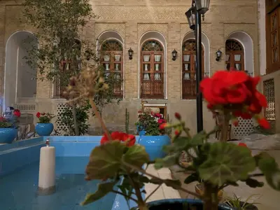 بومگردی عمارت سران - واحد گلمرغ