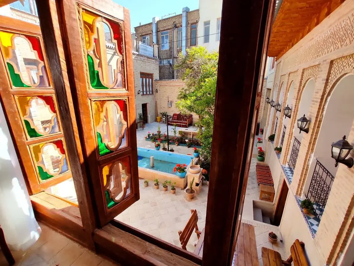 بوم گردی عمارت سران - واحد شاهنشین 2 - ویو حیاط