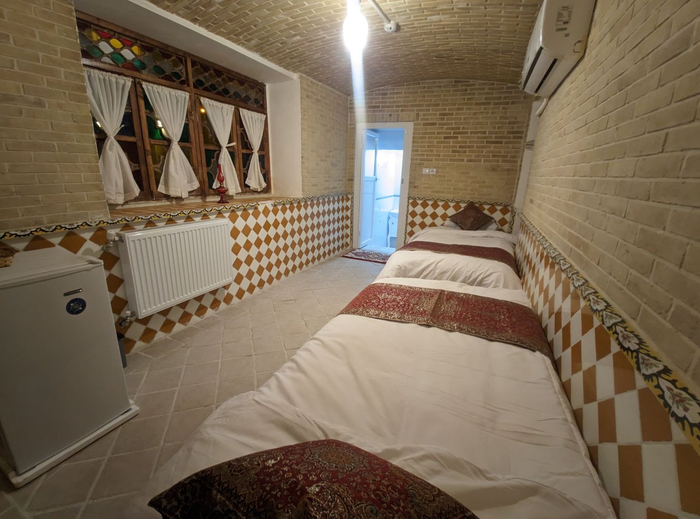 بومگردی عمارت سران - واحد بهار