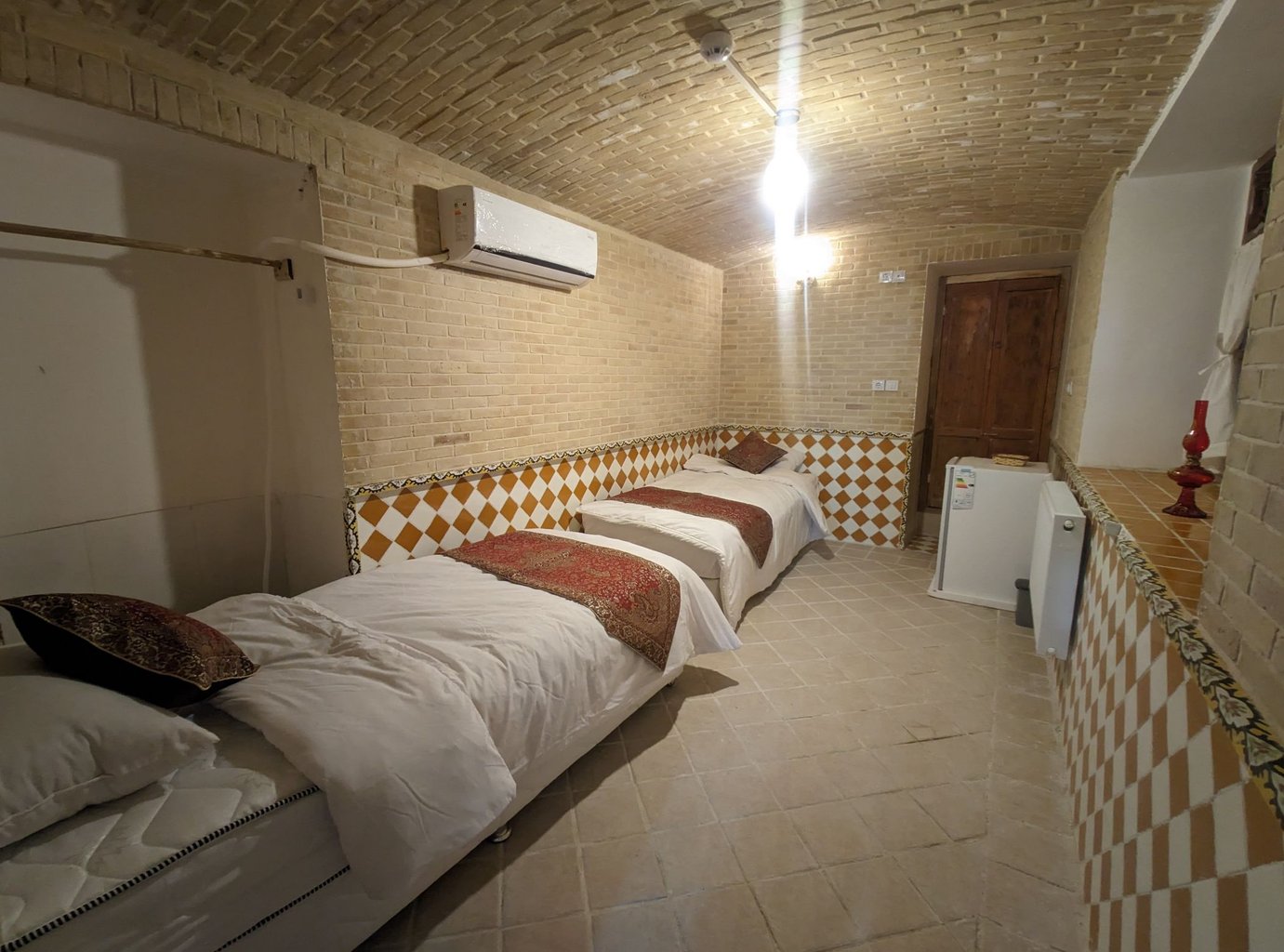 بومگردی عمارت سران - واحد بهار